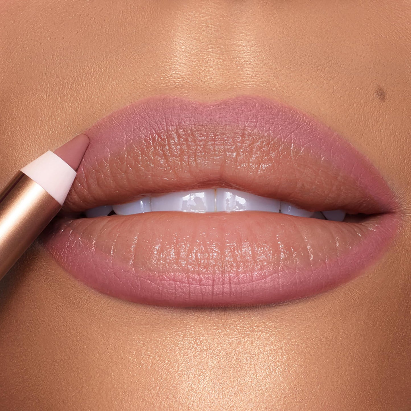 Charlotte Tilbury Lip Cheat Lip Liner Pencil - Gives Lips a Fuller-Looking, Defined Pout - Enriched with Jojoba Oil & Hyaluronic Acid - Waterproof, Smudge-Proof & Transfer-Proof - Pillow Talk Medium